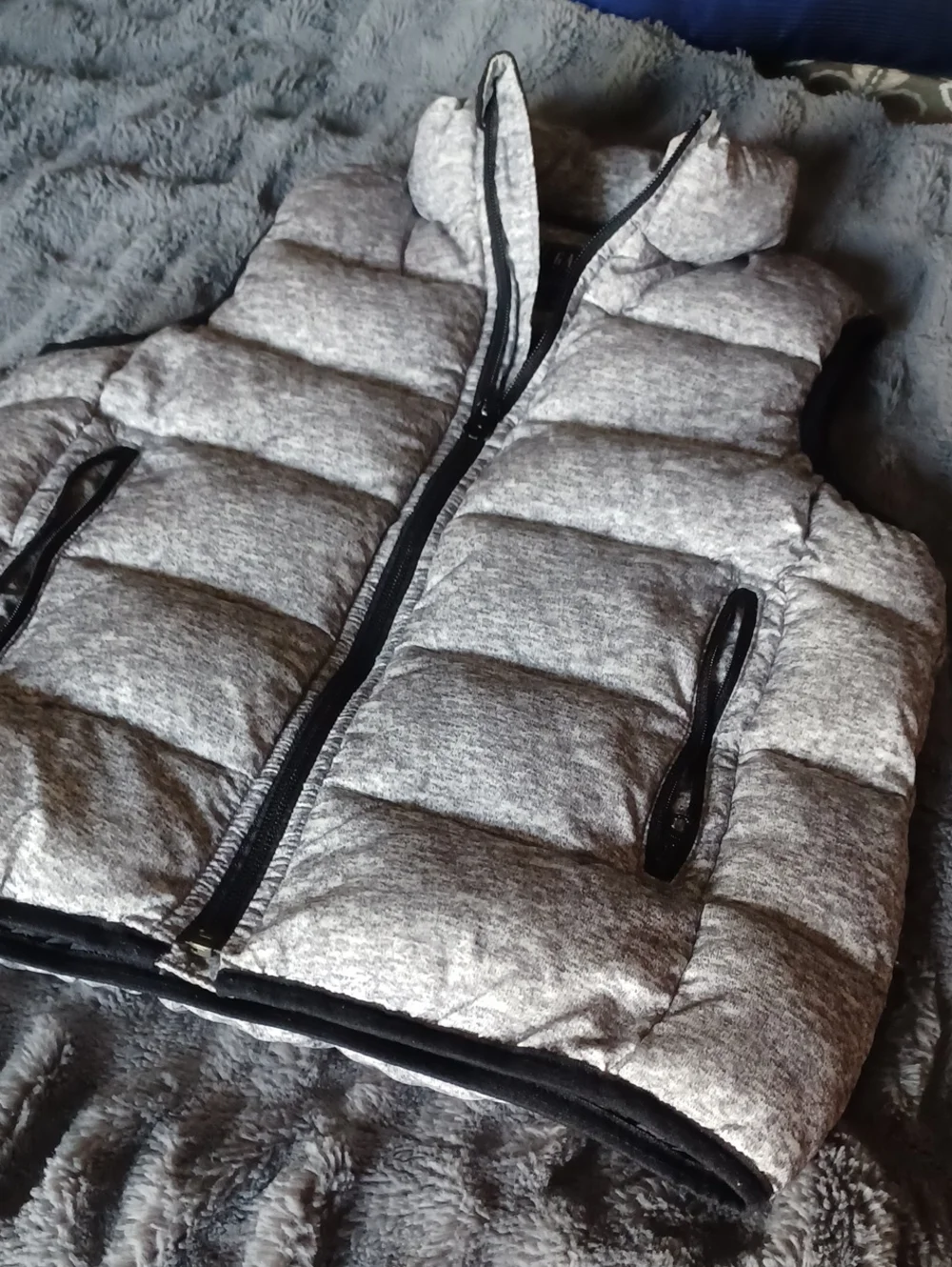 GAP Kid's Light Gray Quilted Puffer Vest. Size Small